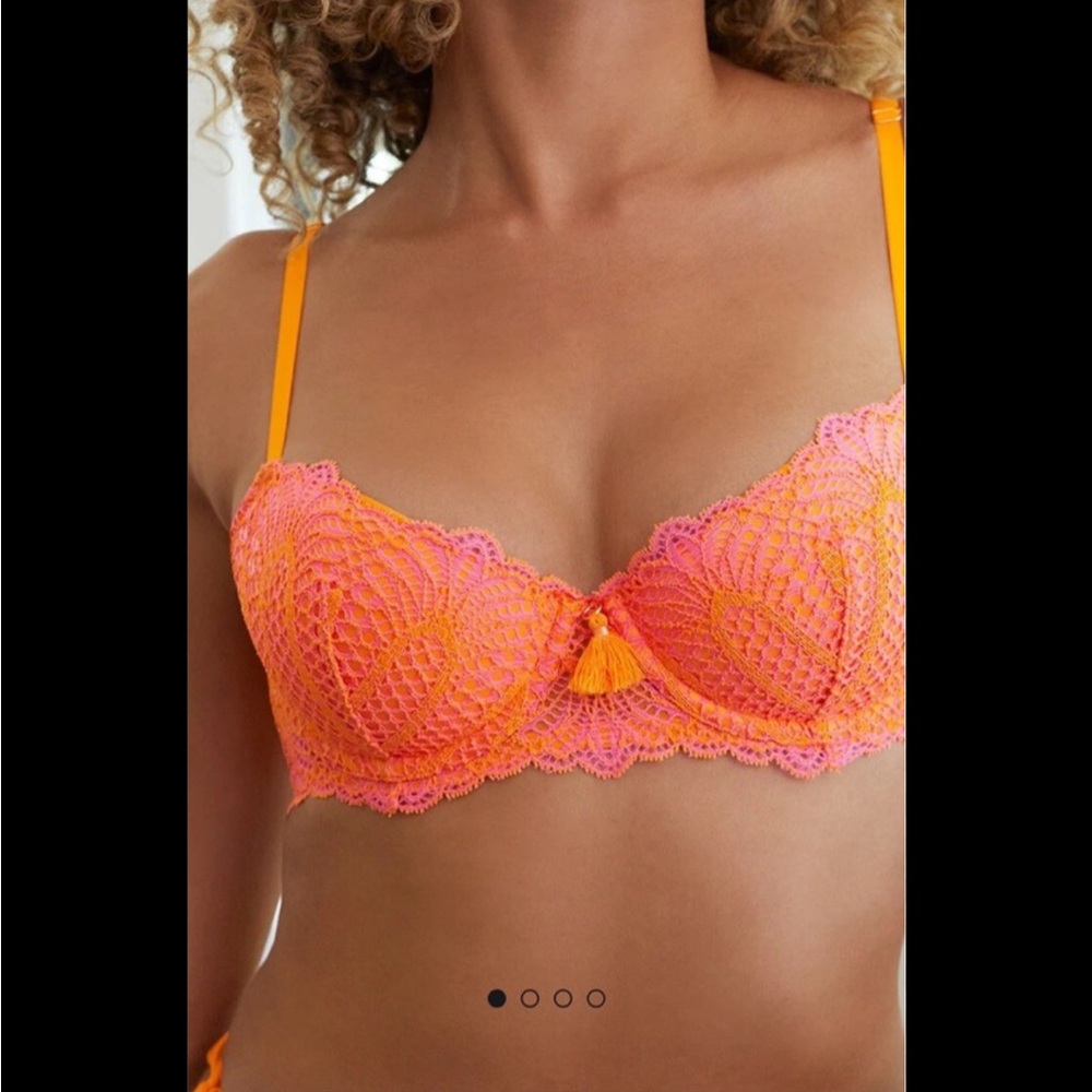 NWOT Stranded in Lace Underwire Bra with Tassel Accent - Pink & Orange
